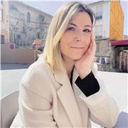 Maestra de educación infantil imparte desde infantil hasta primaria, tanto lengua, matemáticas, inglés, ciencias naturales , ciencias sociales etc. Soy una persona dinámica, que le gusta el trato con los niños, con experiencia en el mundo de la educación
